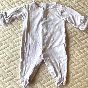 Kissy kissy cloud footie w/muffs